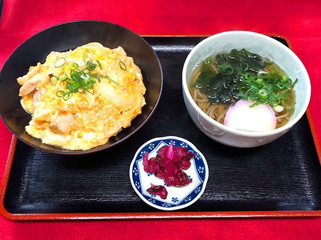 ただいまのおすすめメニュー 親子丼小うどんセット